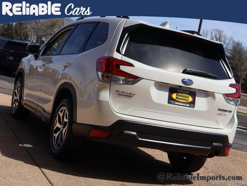 Crystal White Pearl 2023 Subaru Forester Premium