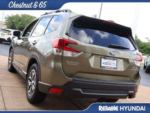 Autumn Green Metallic 2023 Subaru Forester Premium