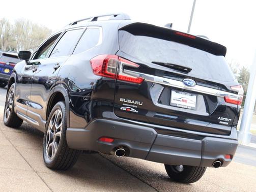 Crystal Black Silica 2023 Subaru Ascent Limited 7-Passenger