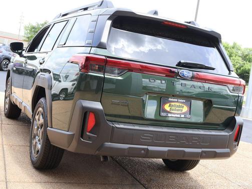 Deep Emerald Green Pearl 2026 Subaru Outback Premium