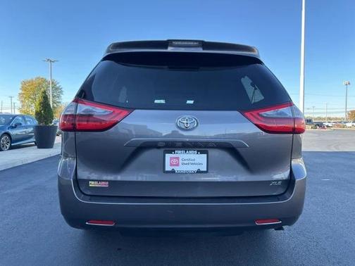 2020 Toyota Sienna XLE