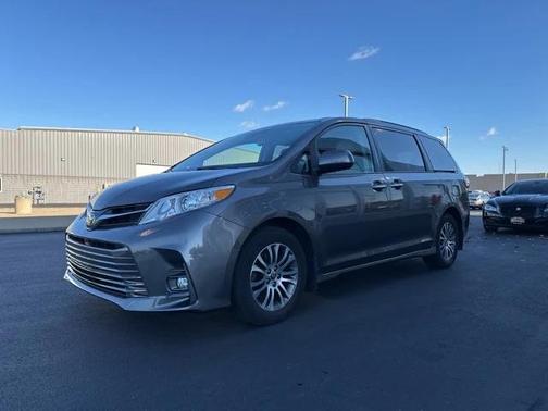 2020 Toyota Sienna XLE