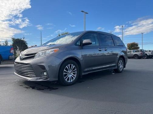 2020 Toyota Sienna XLE