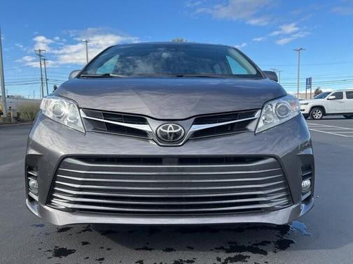 2020 Toyota Sienna XLE