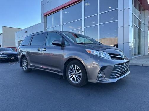 2020 Toyota Sienna XLE