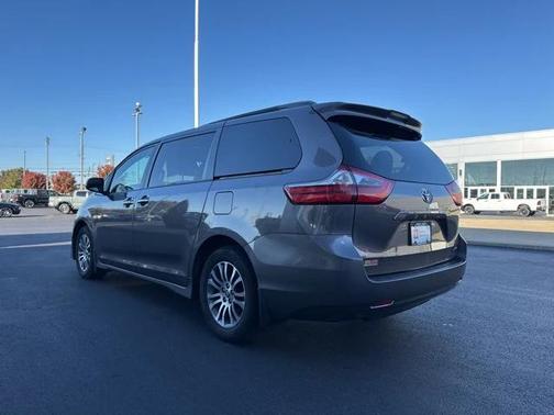2020 Toyota Sienna XLE