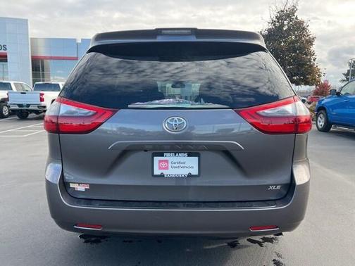 2020 Toyota Sienna XLE