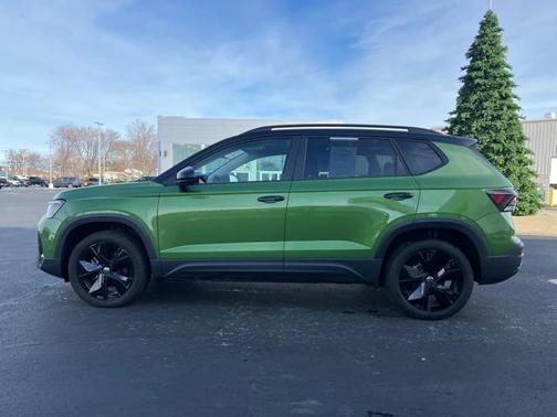 2025 Volkswagen Taos 1.5T SE Black