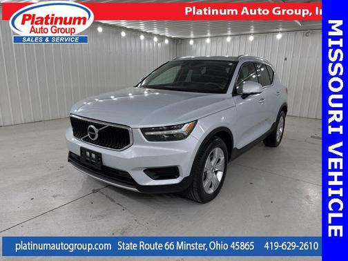 2022 Volvo XC40 T5 Momentum