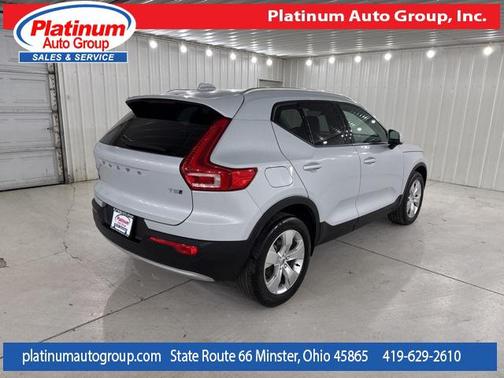 2022 Volvo XC40 T5 Momentum