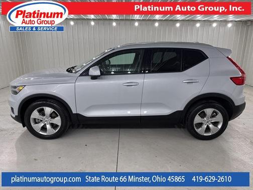 2022 Volvo XC40 T5 Momentum