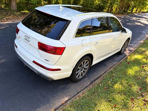 White 2017 Audi Q7 2.0T Premium