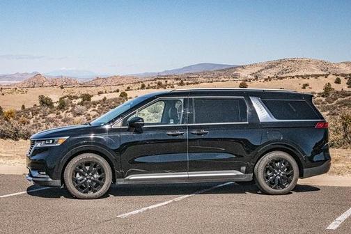 2022 Kia Carnival SX