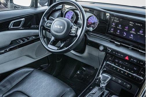 2022 Kia Carnival SX
