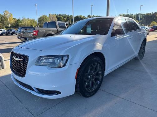 2018 Chrysler 300 TOURING