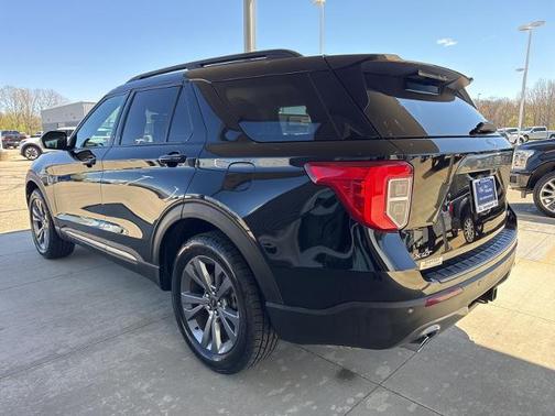 AGATE BLACK METALLIC 2023 Ford Explorer XLT