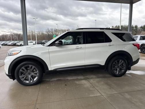 STAR WHITE MET TRI-COAT 2023 Ford Explorer XLT