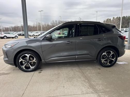 2023 Ford Escape ST-LINE SELECT