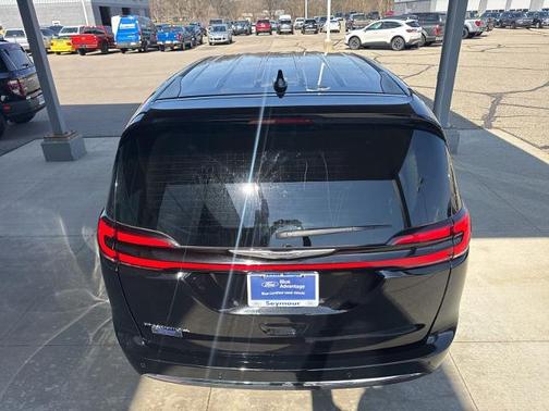 Diamond Black 2024 Chrysler Pacifica TOURING L