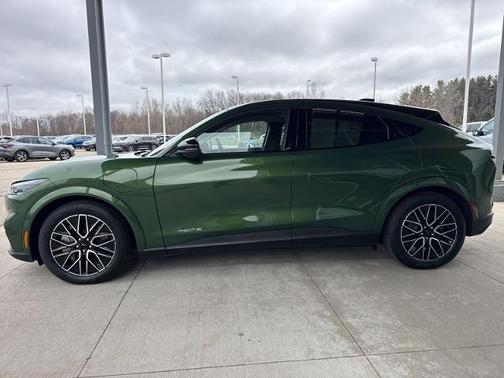 ERUPTION GREEN METALLIC 2025 Ford Mustang Mach-E PREMIUM