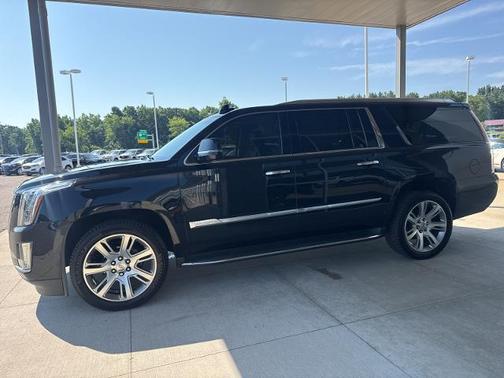 2017 Cadillac Escalade LUXURY