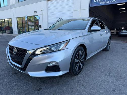 Brilliant Silver Metallic 2021 Nissan Altima 2.5 SV