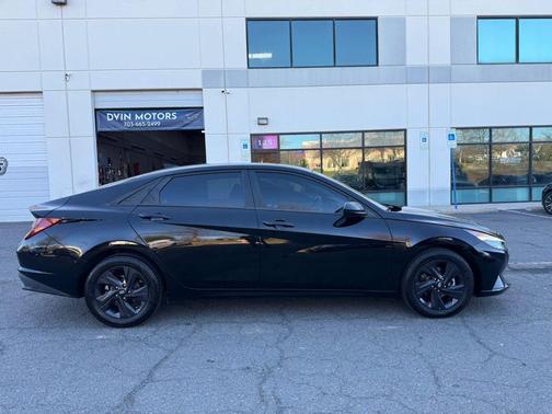 Phantom Black 2021 Hyundai ELANTRA SEL