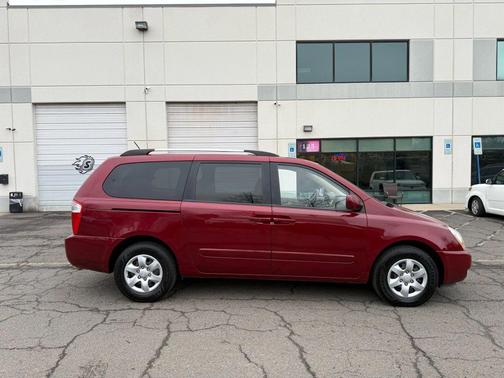 2010 Kia Sedona LX