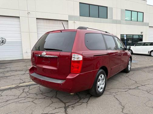 2010 Kia Sedona LX