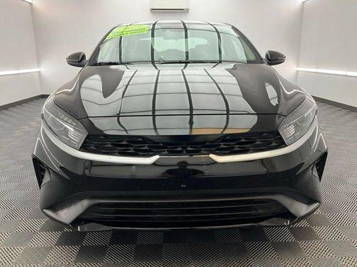 Aurora Black Pearl 2024 Kia Forte LXS