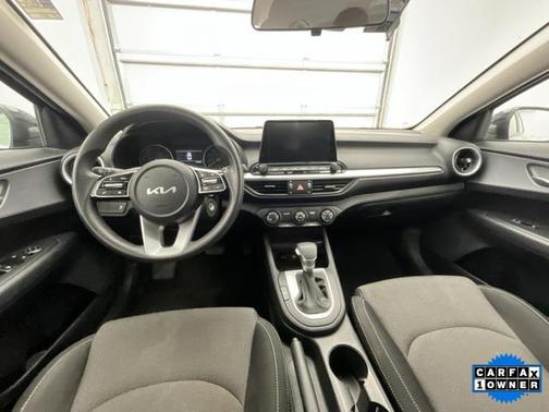 Aurora Black Pearl 2024 Kia Forte LXS