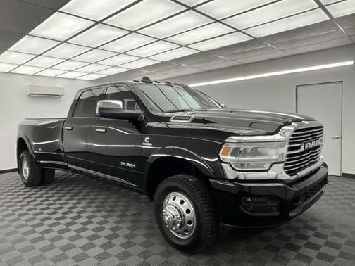2020 RAM 3500 Laramie Crew Cab 4x4 8' Box