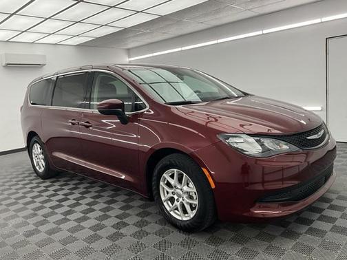 2022 Chrysler Voyager LX