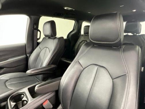 Bright White Clearcoat 2025 Chrysler Pacifica L