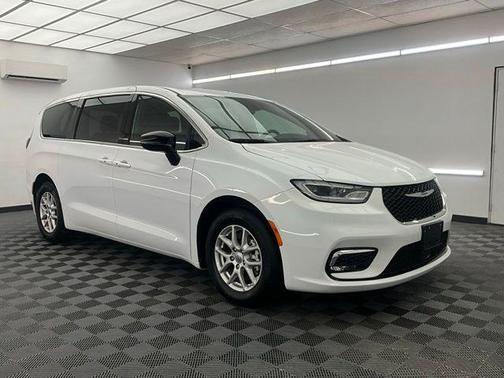 Bright White Clearcoat 2025 Chrysler Pacifica L