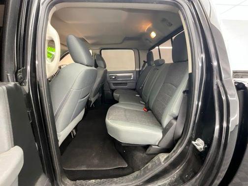 Brilliant Black Crystal Pearlcoat 2016 RAM 1500 Big Horn