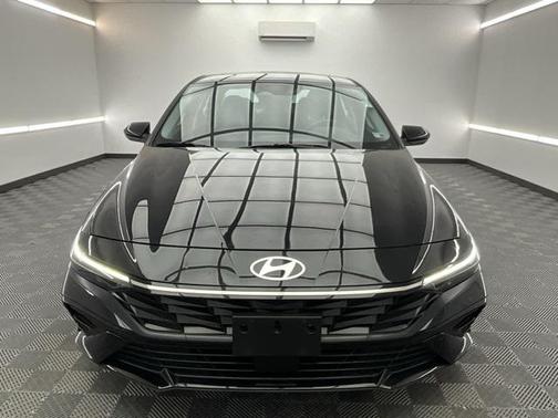 2025 Hyundai ELANTRA SEL