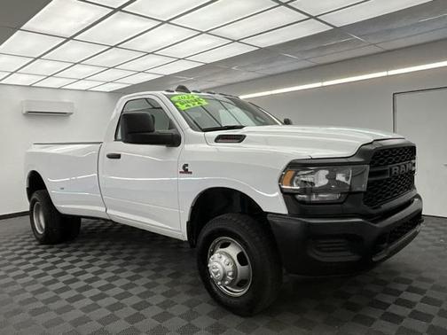2024 RAM 3500 Tradesman Regular Cab 4x4 8' Box