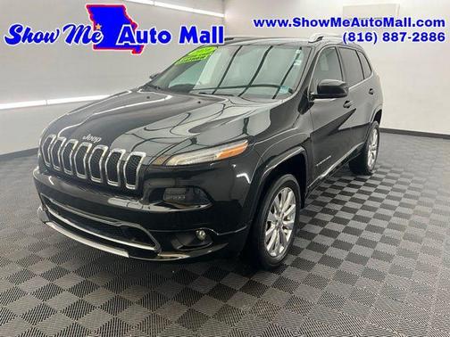 Brilliant Black Crystal Pearlcoat 2016 Jeep Cherokee Overland