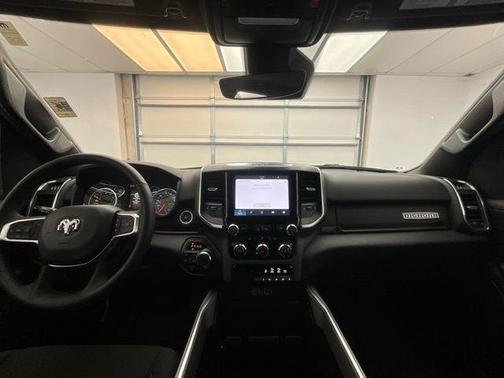 Diamond Black Crystal Pearlcoat 2025 RAM 1500 Big Horn/Lone Star