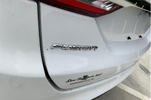Photo 3 of 9 of 2018 Ford Fusion SE