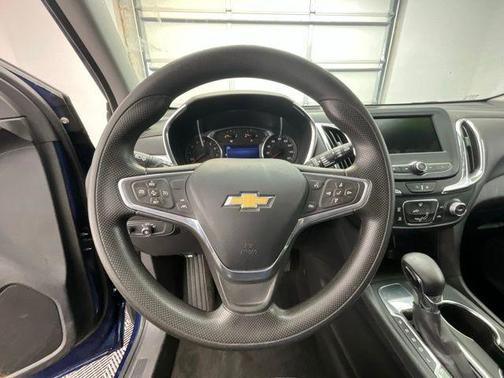 Blue Glow Metallic 2022 Chevrolet Equinox 1LT