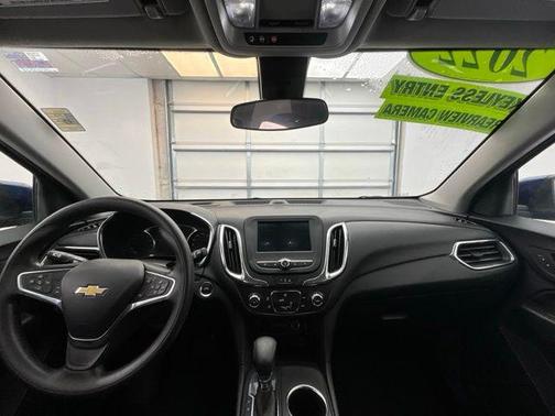 Blue Glow Metallic 2022 Chevrolet Equinox 1LT