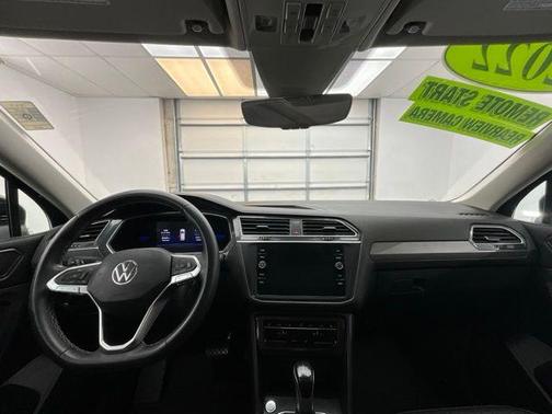 Deep Black Pearl 2022 Volkswagen Tiguan 2.0T SE 4MOTION