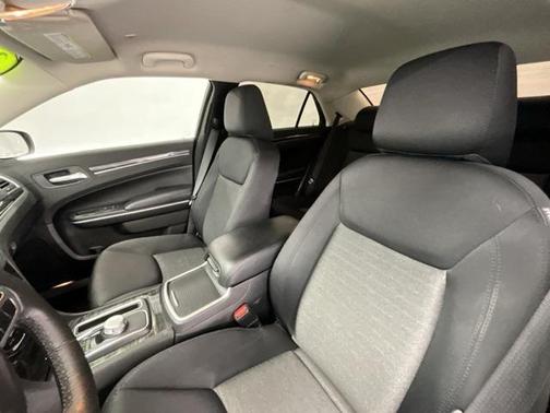 2021 Chrysler 300 Touring