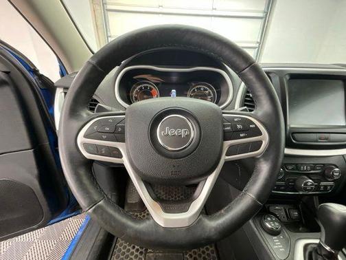Hydro Blue Pearlcoat 2017 Jeep Cherokee Trailhawk