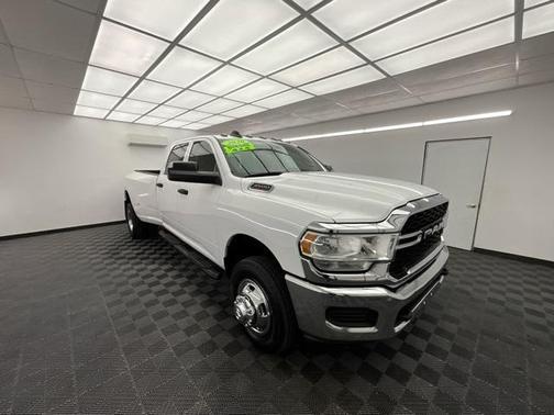 2020 RAM 3500 Tradesman Crew Cab 4x4 8' Box