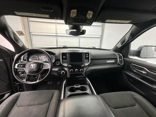 Diamond Black Crystal Pearlcoat 2021 RAM 1500 Big Horn/Lone Star