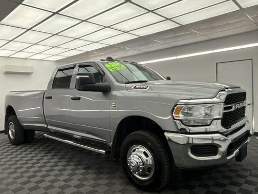 2024 RAM 3500 Tradesman Crew Cab 4x4 8' Box