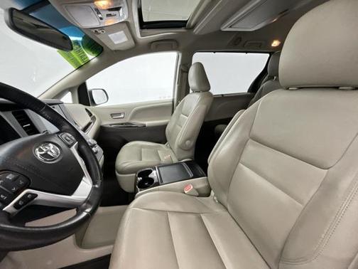 2017 Toyota Sienna XLE Premium